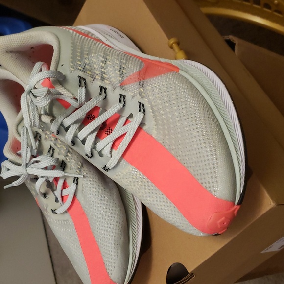 Nike Athletic Shoes in Gray and Athletic Shoes in Gray and Pink 9.5M Or 11W - Picture 7 of 7